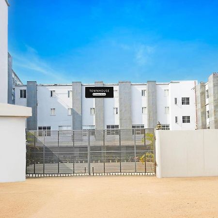 Отель Super Townhouse Mancheswar Industrial Estate Бхубанешвара Экстерьер фото