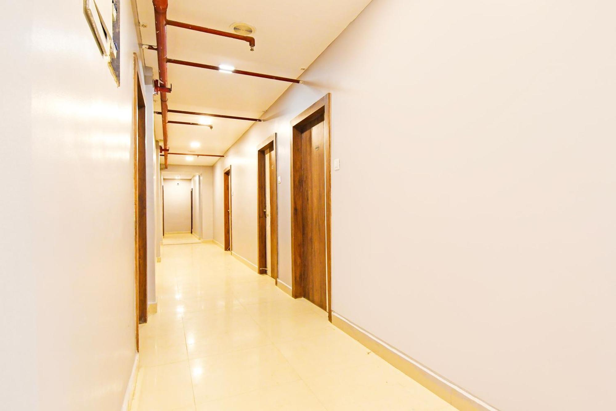 Отель Super Townhouse Mancheswar Industrial Estate Бхубанешвара Экстерьер фото