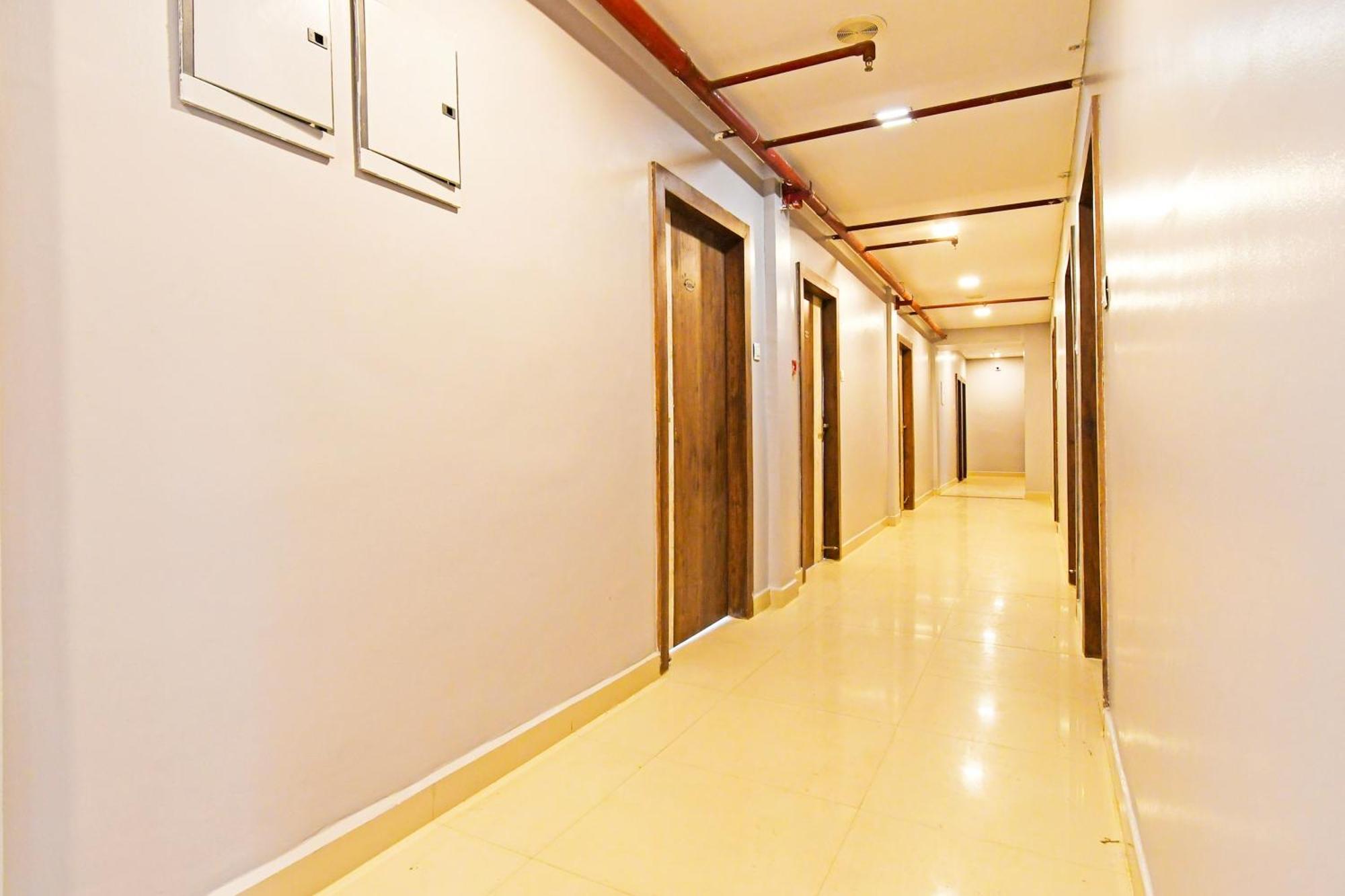 Отель Super Townhouse Mancheswar Industrial Estate Бхубанешвара Экстерьер фото